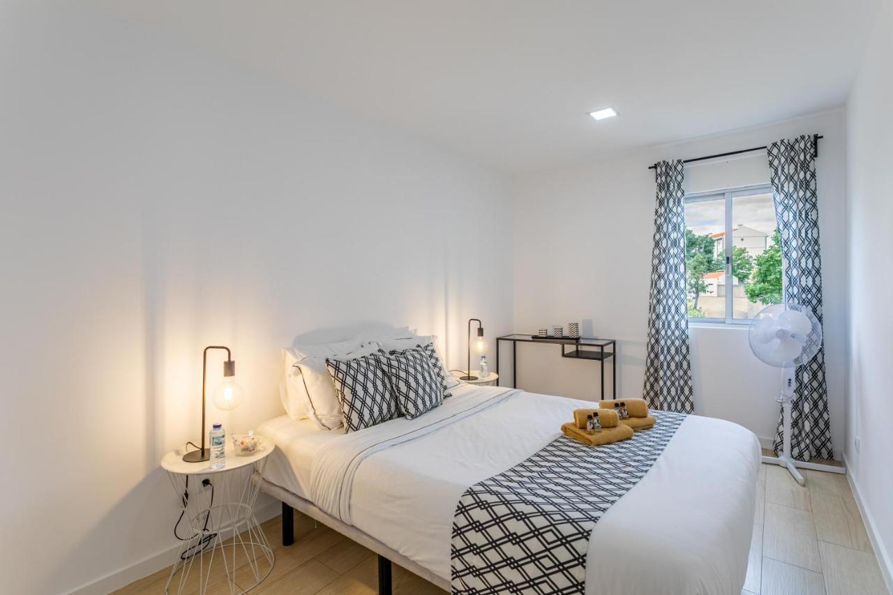 House Black & White Apartment Lisbon Bagian luar foto