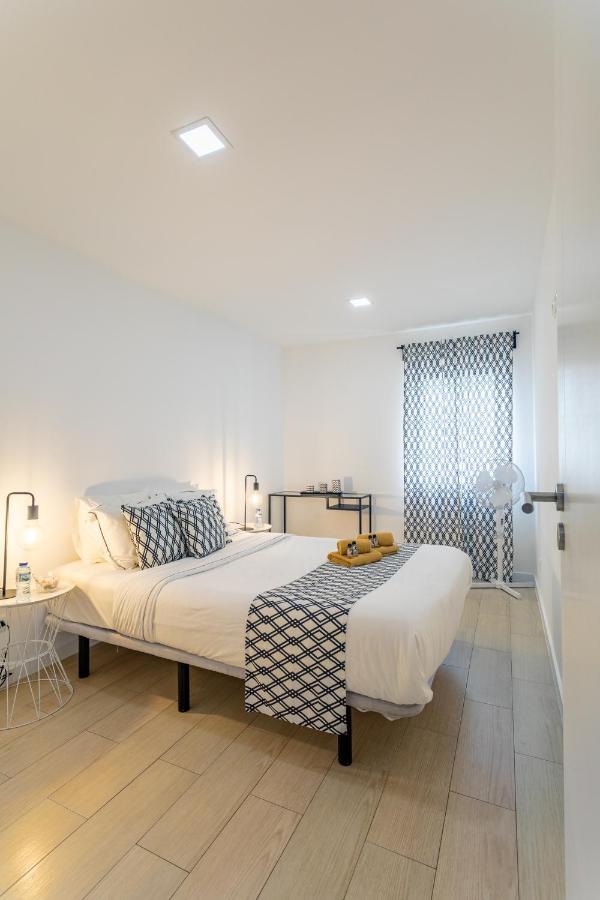 House Black & White Apartment Lisbon Bagian luar foto