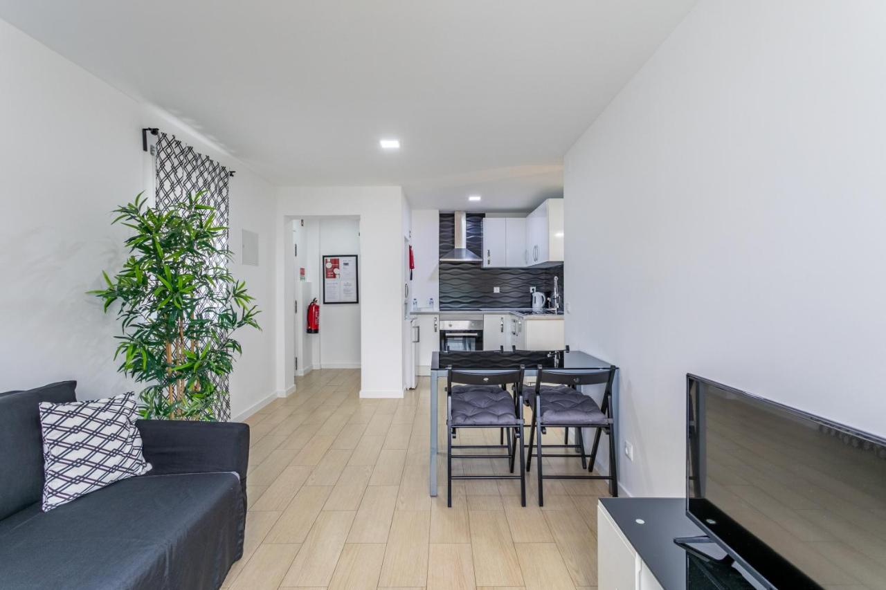 House Black & White Apartment Lisbon Bagian luar foto