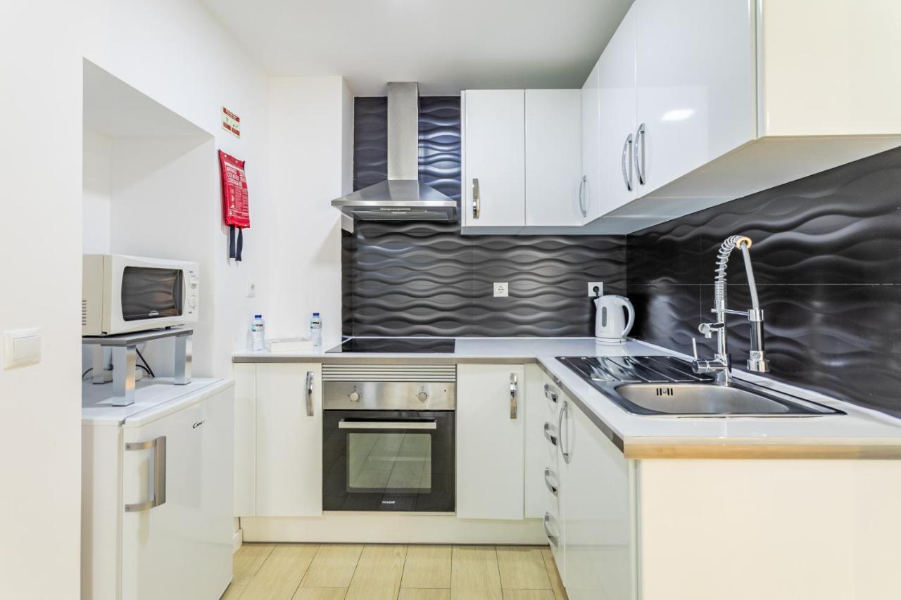House Black & White Apartment Lisbon Bagian luar foto