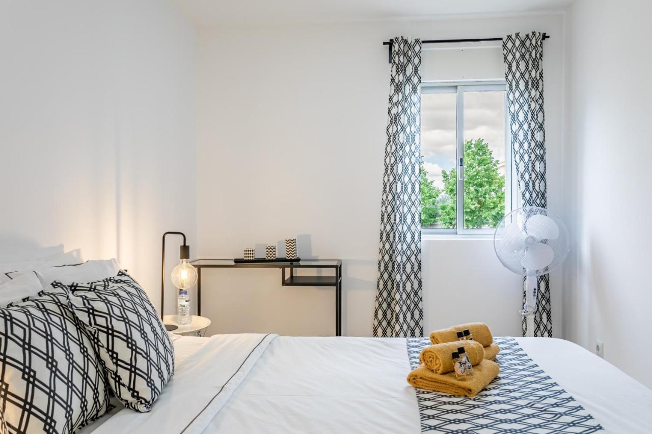 House Black & White Apartment Lisbon Bagian luar foto